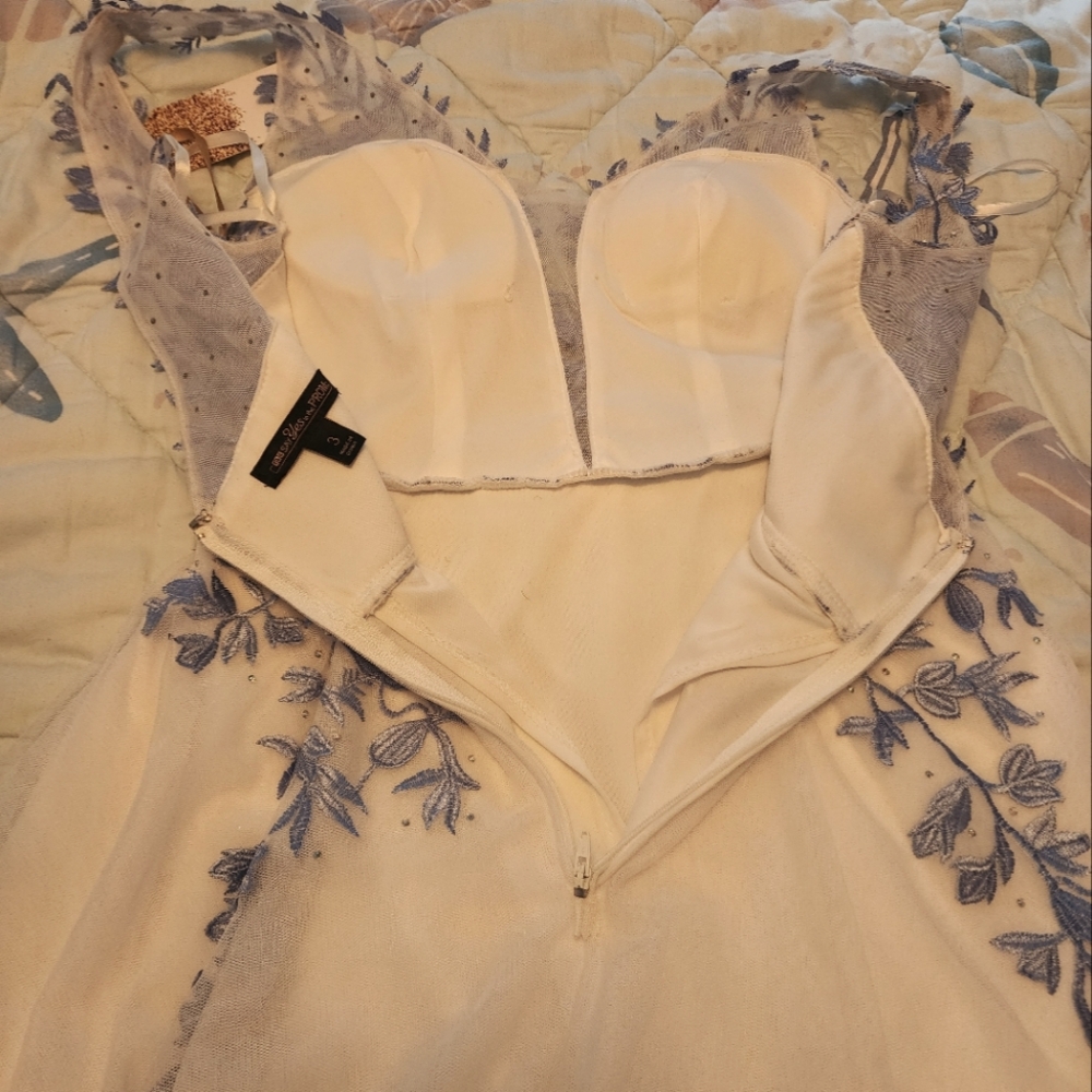 PROM DRESS - Picture 2 of 7